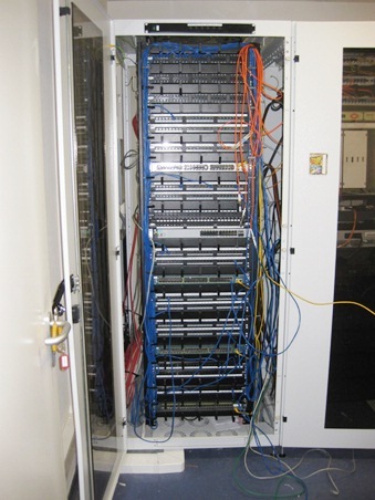 Укладка проводов в коммутационном шкафу, «БестСКС»